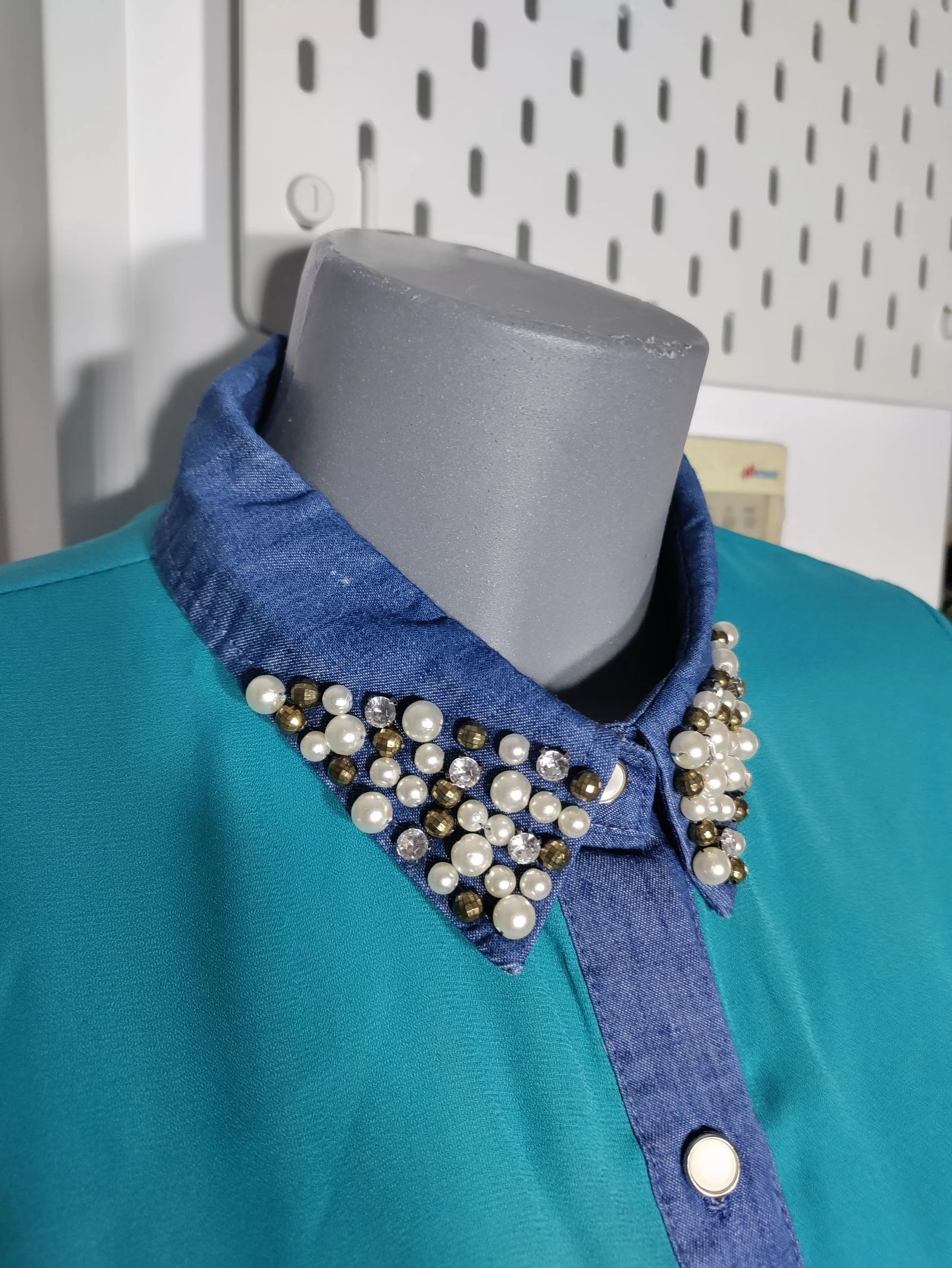 Blusa verde com gola joya 💎 pérolas e denim | tamanho M – photo 3